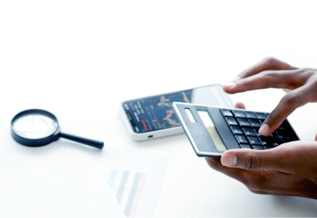 IMG 3 mano de una persona usado calculadora